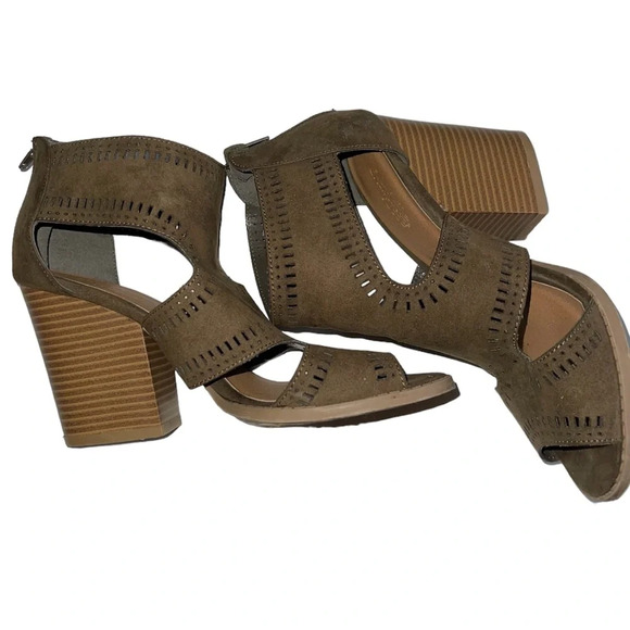 Charlotte Russe Darby Peep Toe Faux Suede Cutout Bootie Sz 7 - Picture 3 of 10